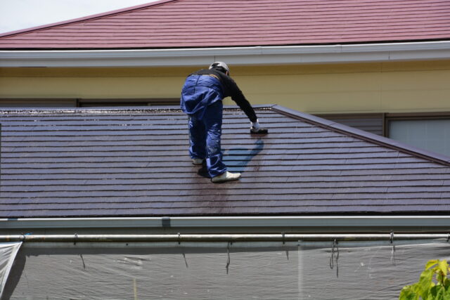 屋根塗装を行うメリットや工事に必要な費用などを徹底解説